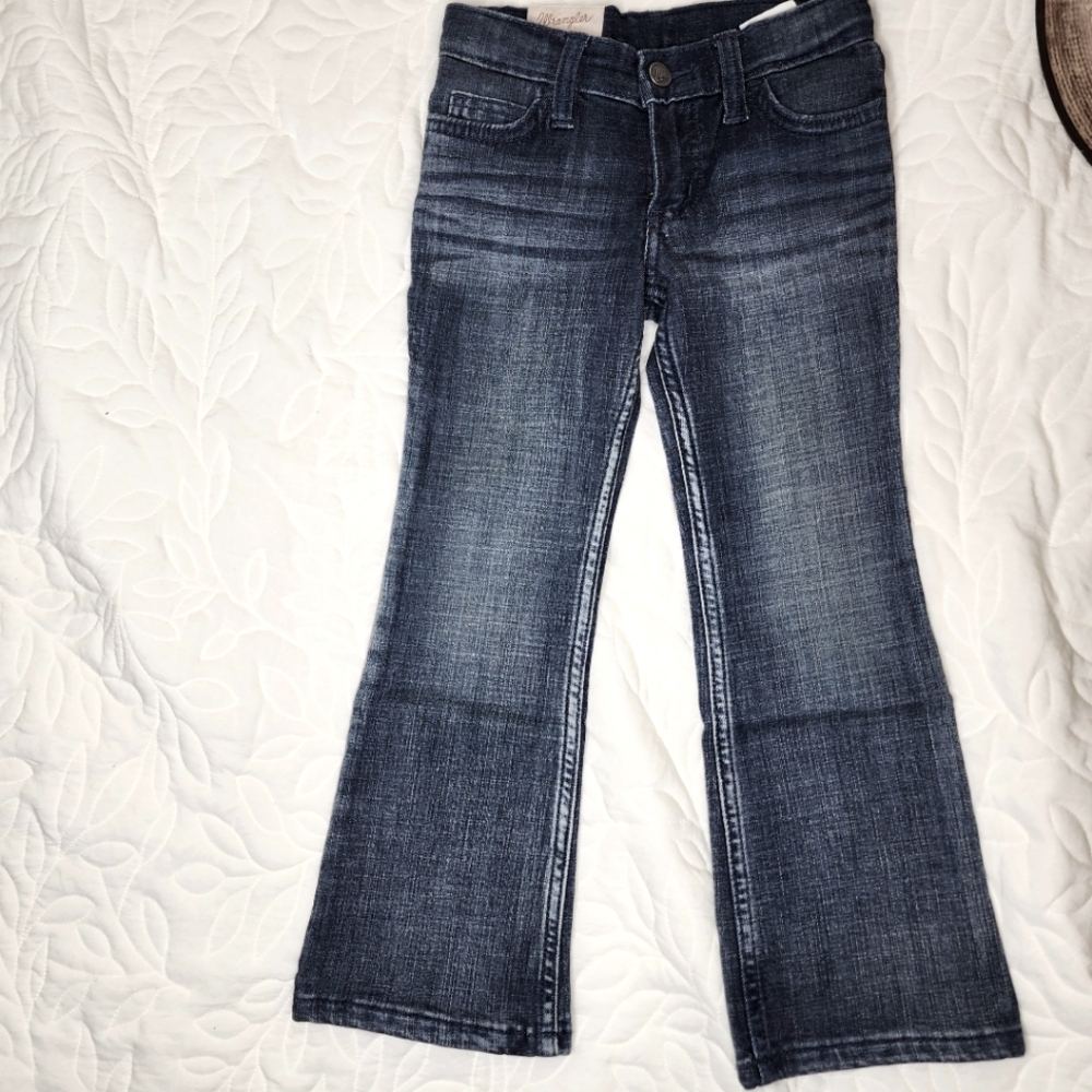 Wrangler Girls Stretch Boot cut Jean, size 6 mid-blue.
